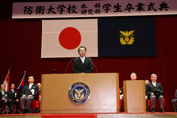 野田总理出席了位于神奈川县横须贺市的防卫大学校的毕业典礼。