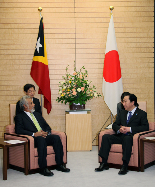 野田总理在总理大臣官邸与东帝汶民主共和国夏纳纳•古斯芒总理举行了会谈。会谈后，野田总理参加了签字仪式。