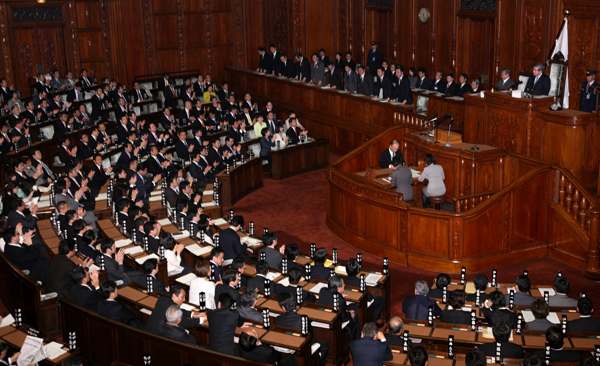 野田总理出席了参议院预算委员会、参议员全体会议及众议院全体会议。