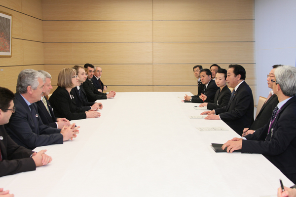 野田总理在总理大臣官邸接受了保加利亚共和国国民议会主席采茨卡•察切娃拜会。