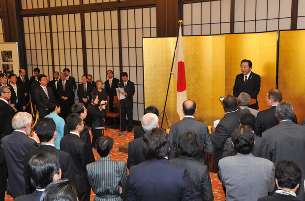 野田总理出席了在饭仓公馆举行的对绪方贞子为我国及国际社会作出的贡献表示敬意的宴会。