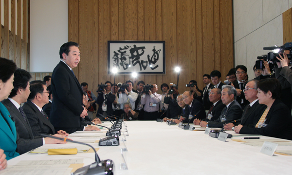 野田总理在总理大臣官邸与古贺伸明日本劳动组合总联合会（联合）会长等举行了会谈。