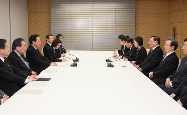 野田总理在总理大臣官邸接受了唐家璇中日友好协会会长的拜会。