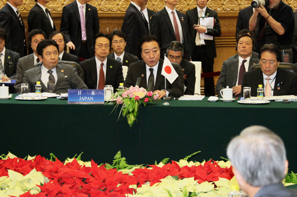 野田总理出席了在中华人民共和国北京举行的第五次日中韩领导人会议。