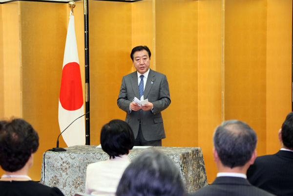 野田总理出席了在总理官邸举行的消费者支援功劳者表彰仪式。