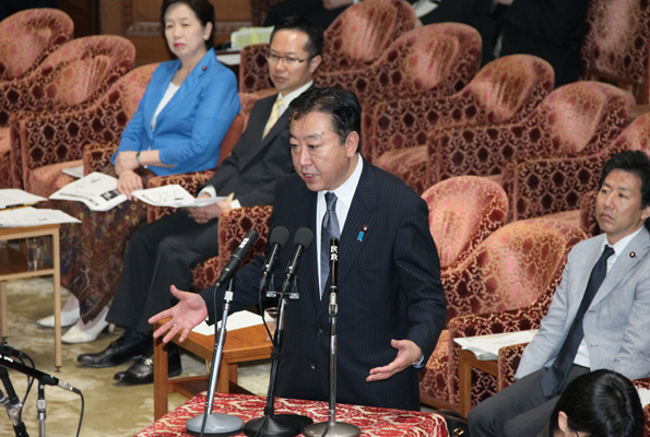 野田总理出席了众议院预算委员会。