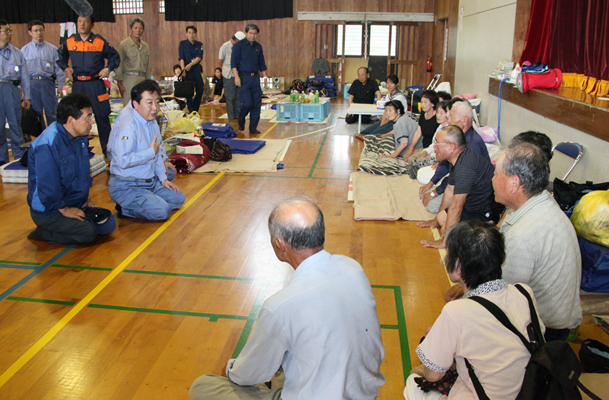 野田总理访问了九州北部豪雨灾区。