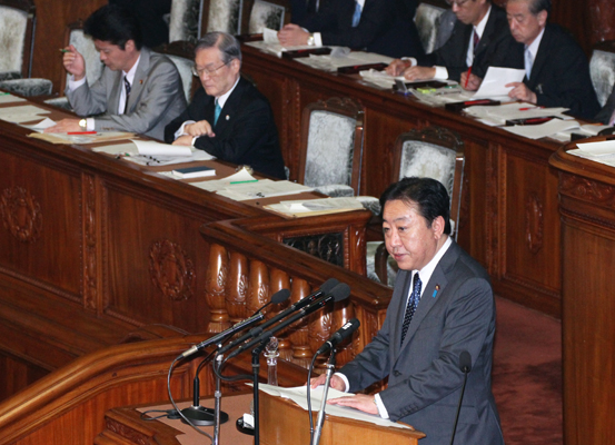 野田总理出席了众议院全体会议。