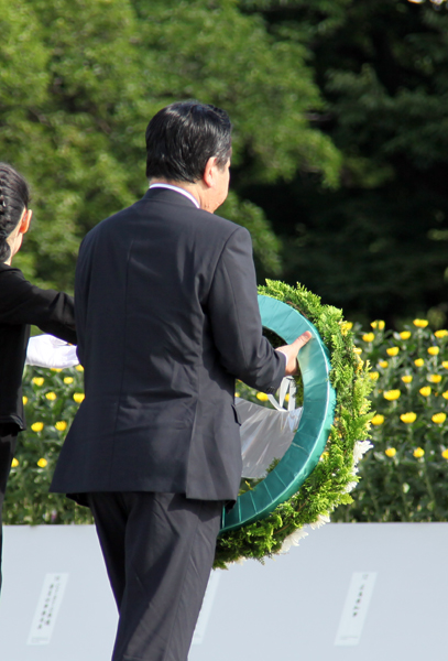 野田总理出席了在广岛市中区和平纪念公园举行的广岛市原子弹爆炸遇难者悼念暨和平祈愿仪式。