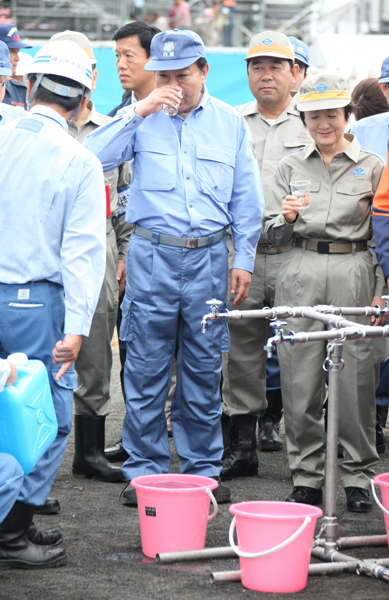 野田总理以及全体阁僚于9月1日“防灾日”参加了2012年度综合防灾训练。