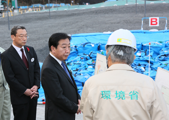 为了掌握东日本大地震受灾情况，野田总理访问了福岛县。