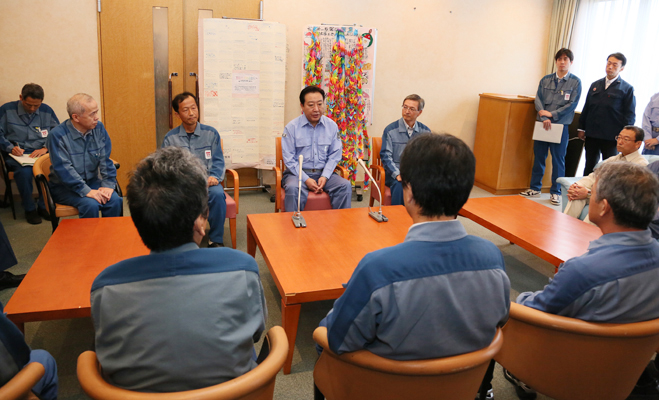 为了掌握东日本大地震受灾情况，野田总理访问了福岛县。