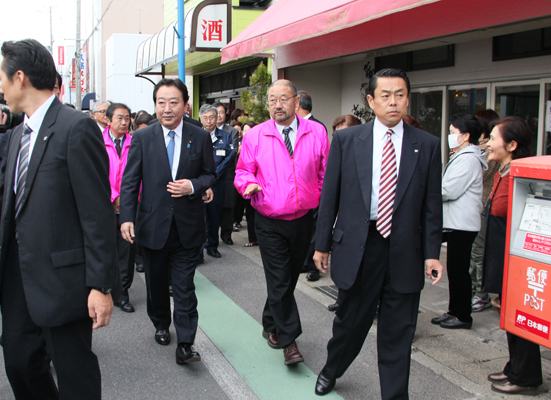 为了掌握东日本大地震受灾情况，野田总理访问了岩手县。