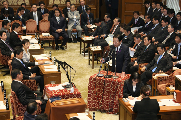 野田总理出席了众议院预算委员会。