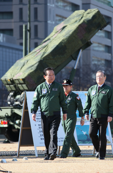 野田总理视察了防卫省，激励了部署于市谷的PAC-3部队。