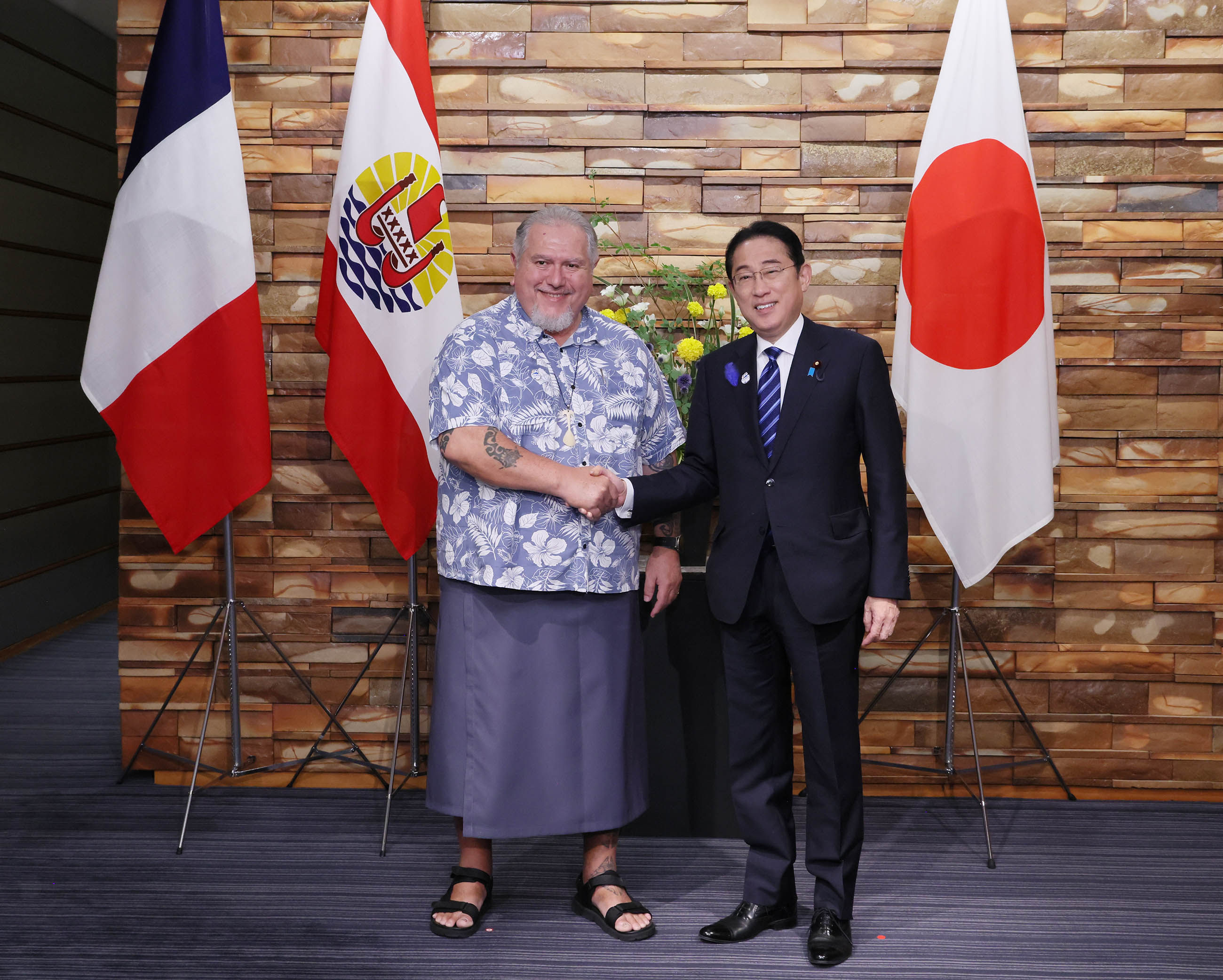 仏領ポリネシア自治政府大統領による表敬を受ける岸田総理２