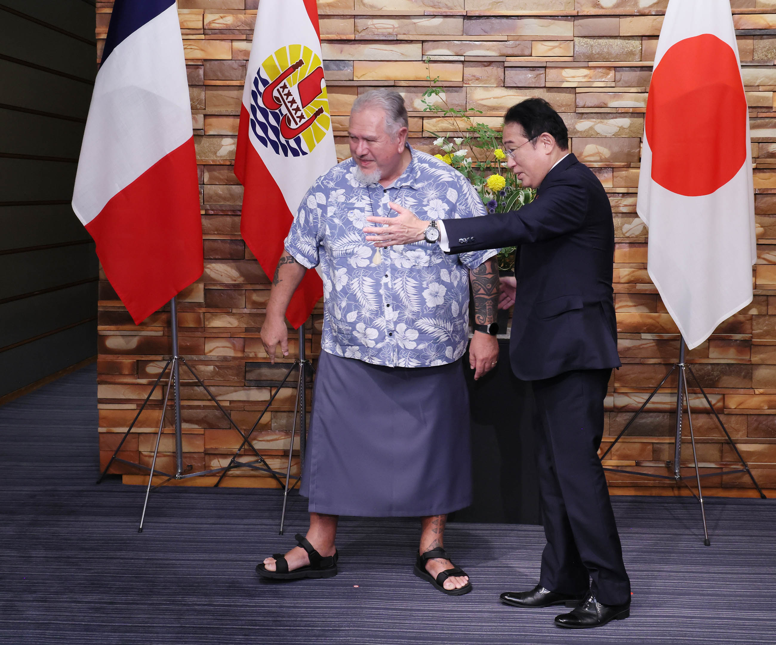 仏領ポリネシア自治政府大統領による表敬を受ける岸田総理３