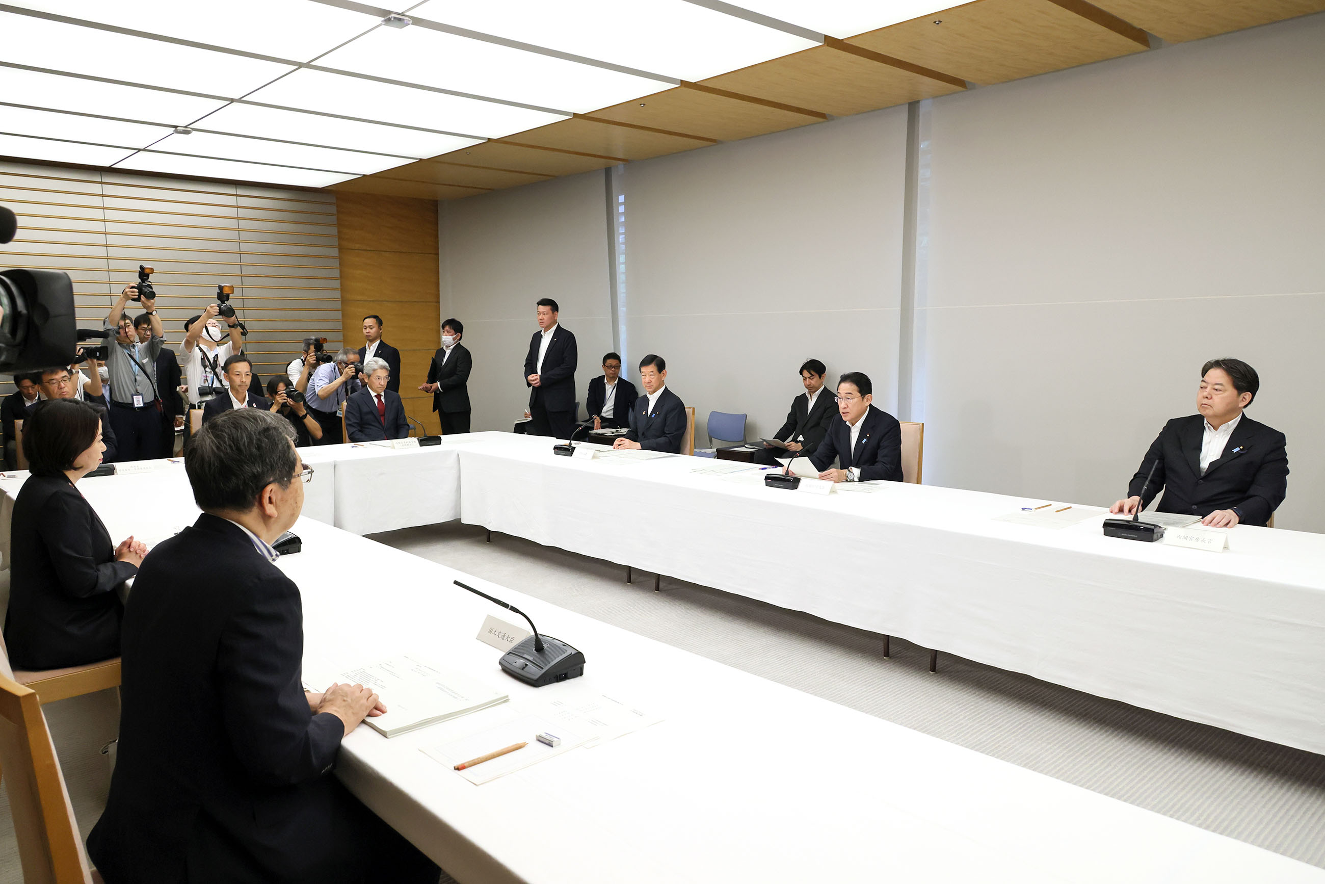 会議のまとめを行う岸田総理４