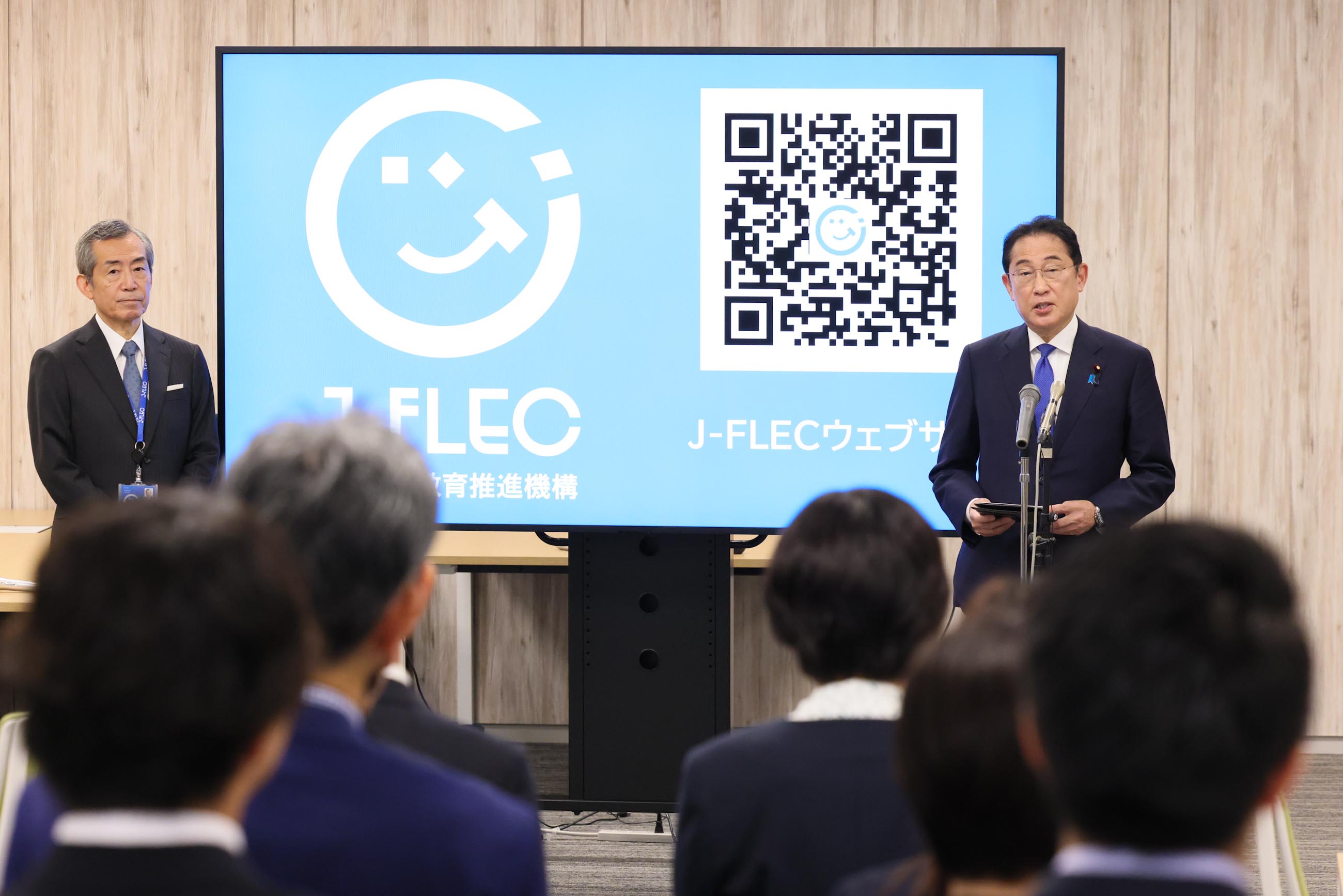 Ｊ－ＦＬＥＣ職員への訓示を行う岸田総理２