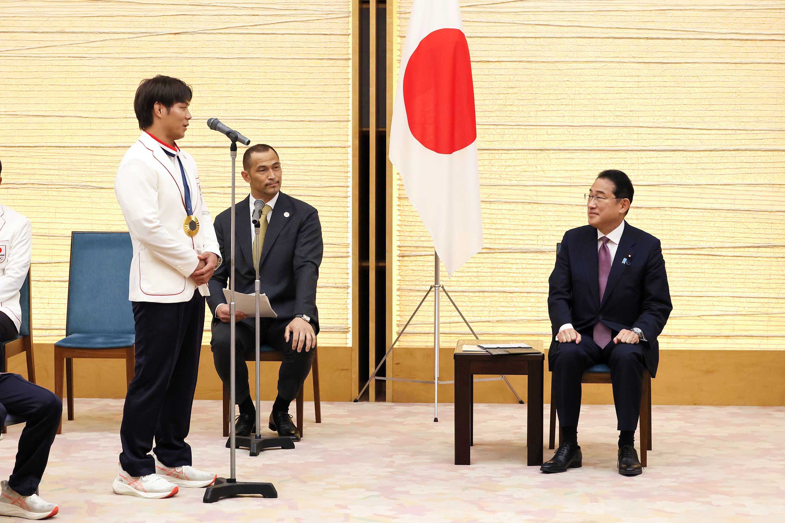 表敬を受ける岸田総理２