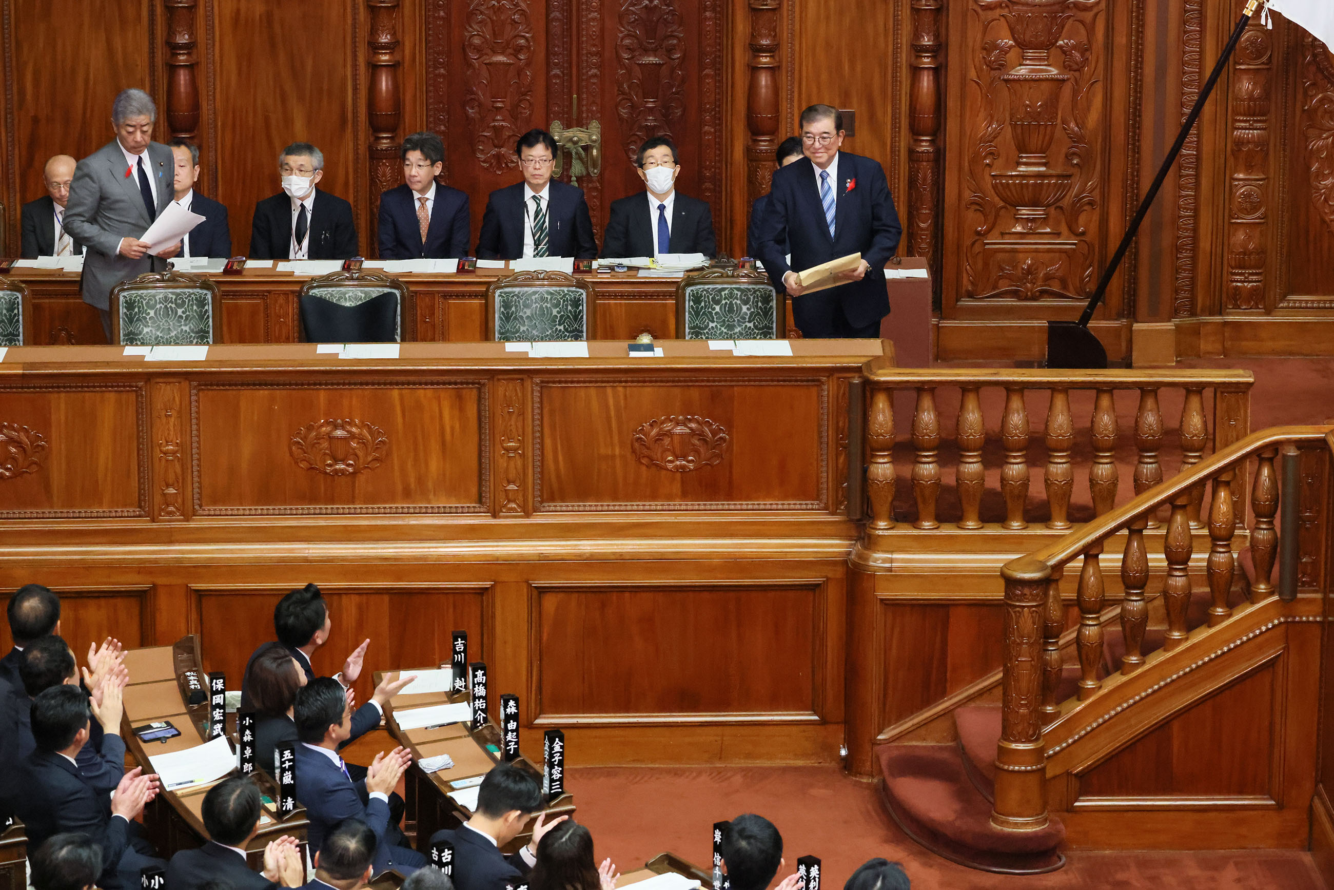 衆議院本会議で所信表明演説を行う石破総理３