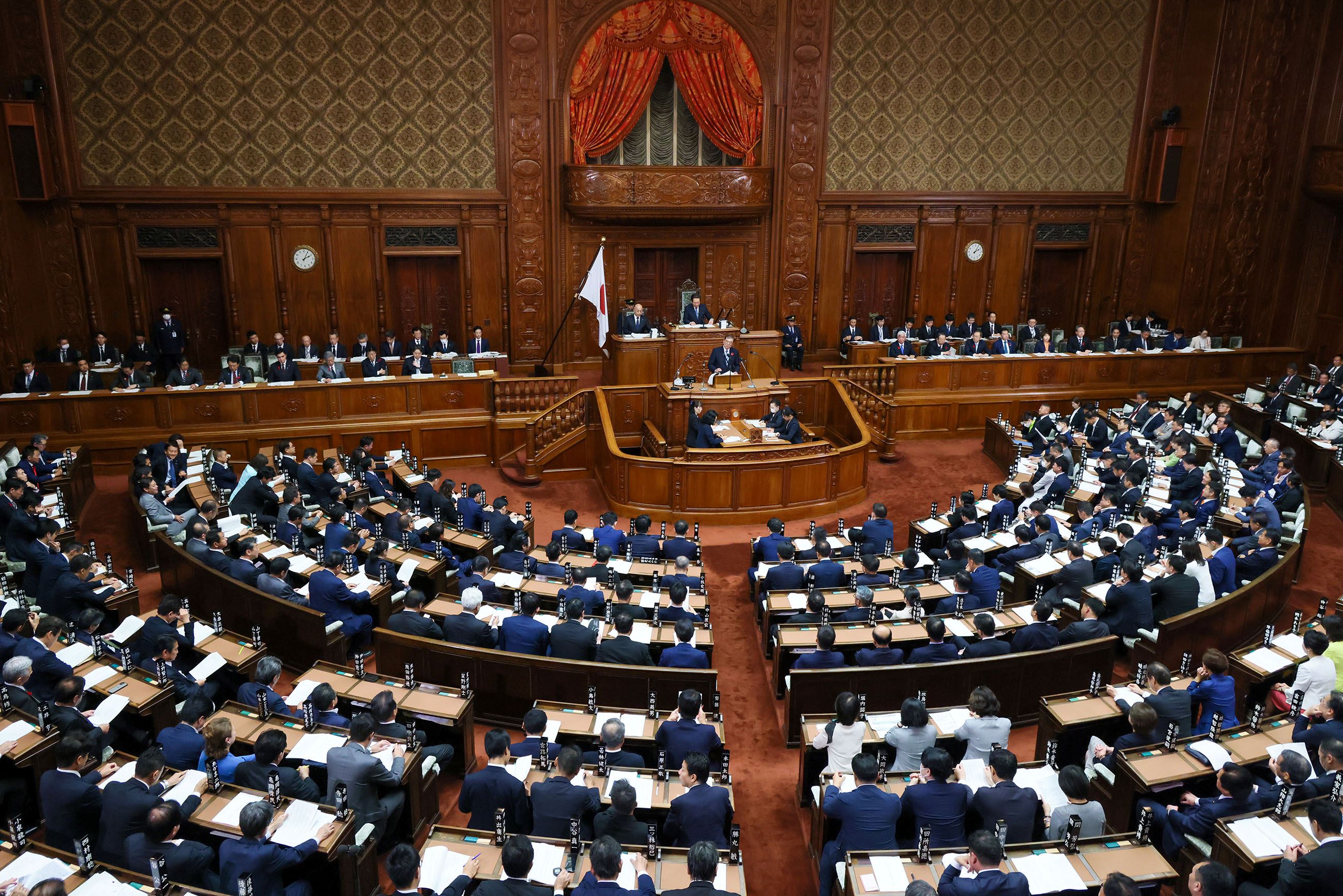 衆議院本会議で所信表明演説を行う石破総理５