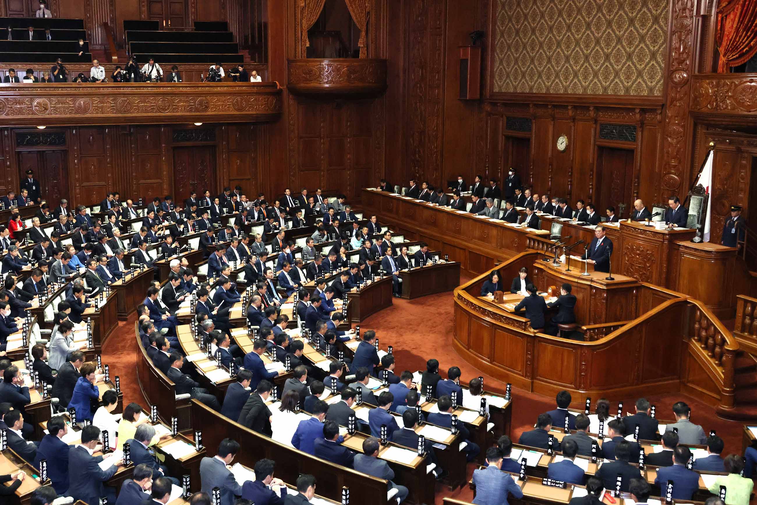 衆議院本会議で所信表明演説を行う石破総理９