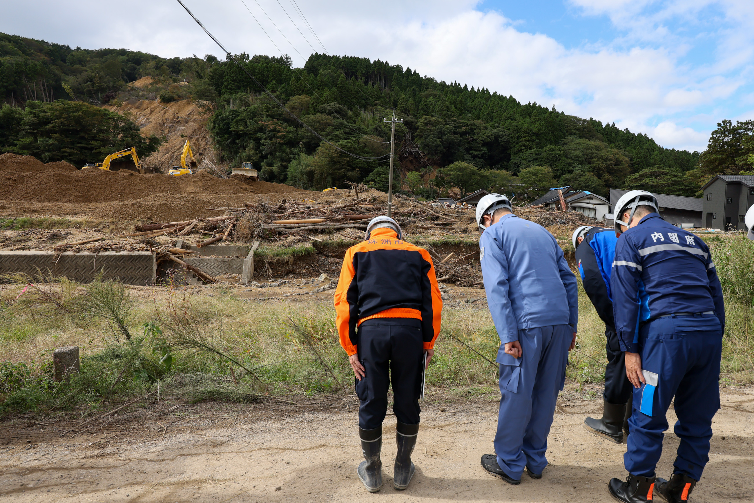 大谷町の土石流現場を視察する石破総理１