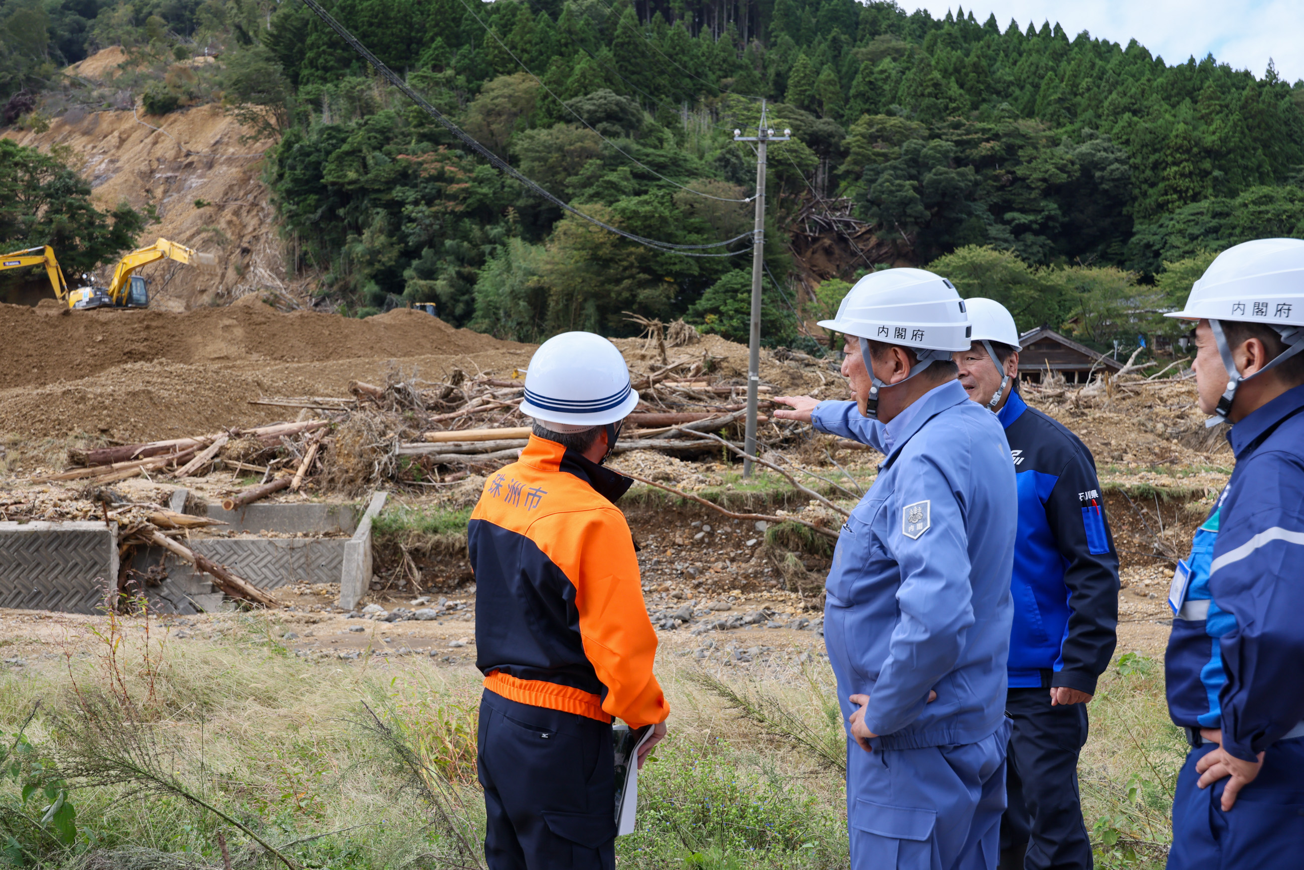 石破首相视察大谷町泥石流灾害现场3