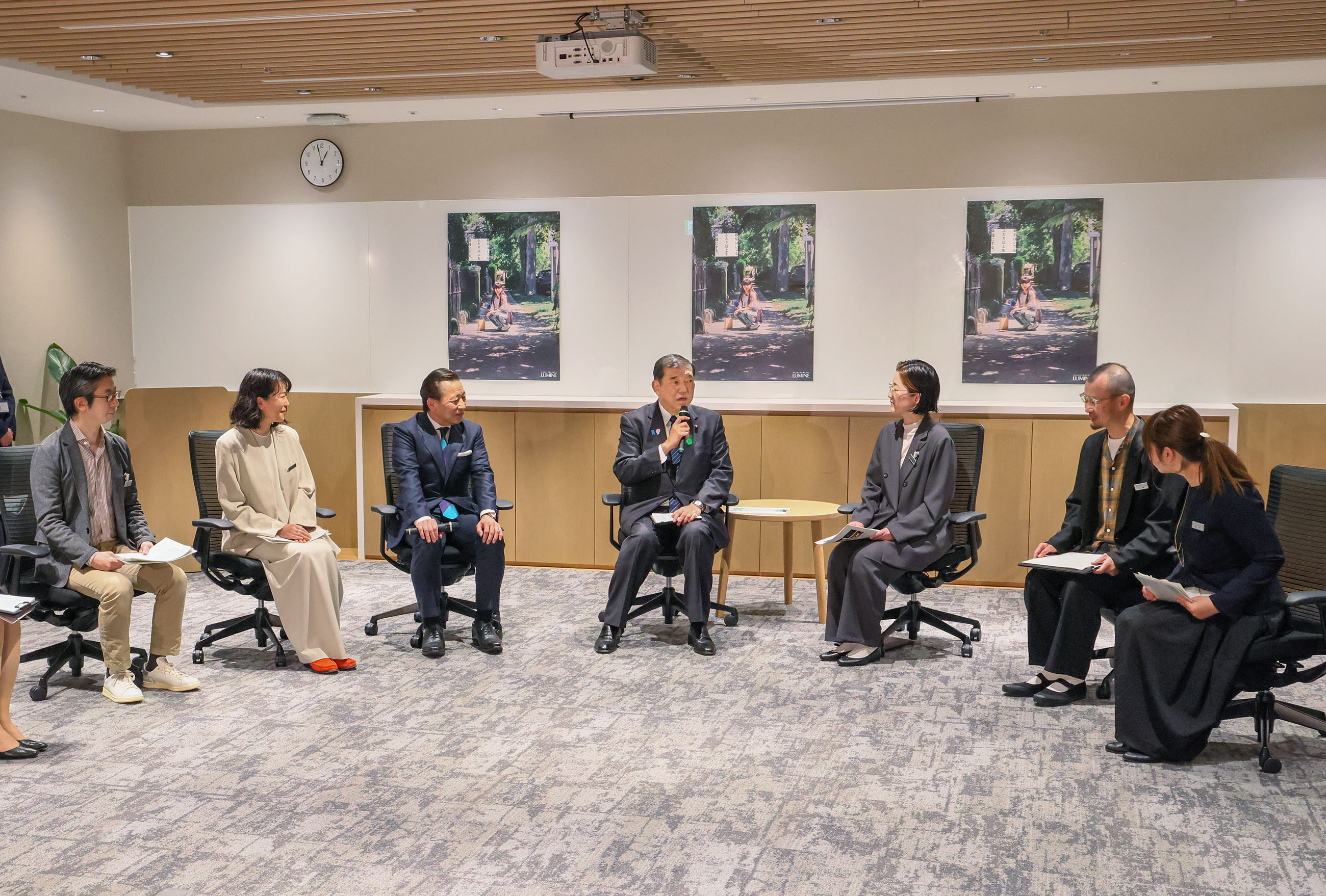 仕事と子育ての両立支援に積極的な企業との意見交換