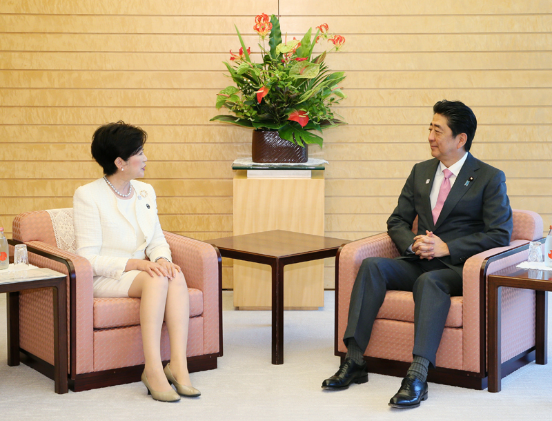 平成29年5月11日 東京都知事との面会 平成29年 総理の一日 ニュース 首相官邸ホームページ