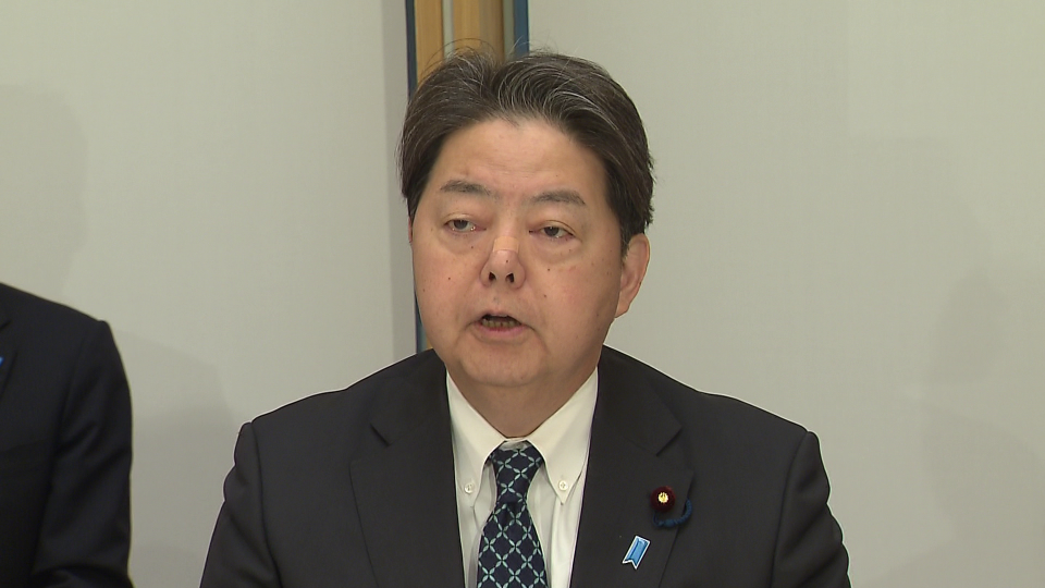 会議のまとめを行う林官房長官１