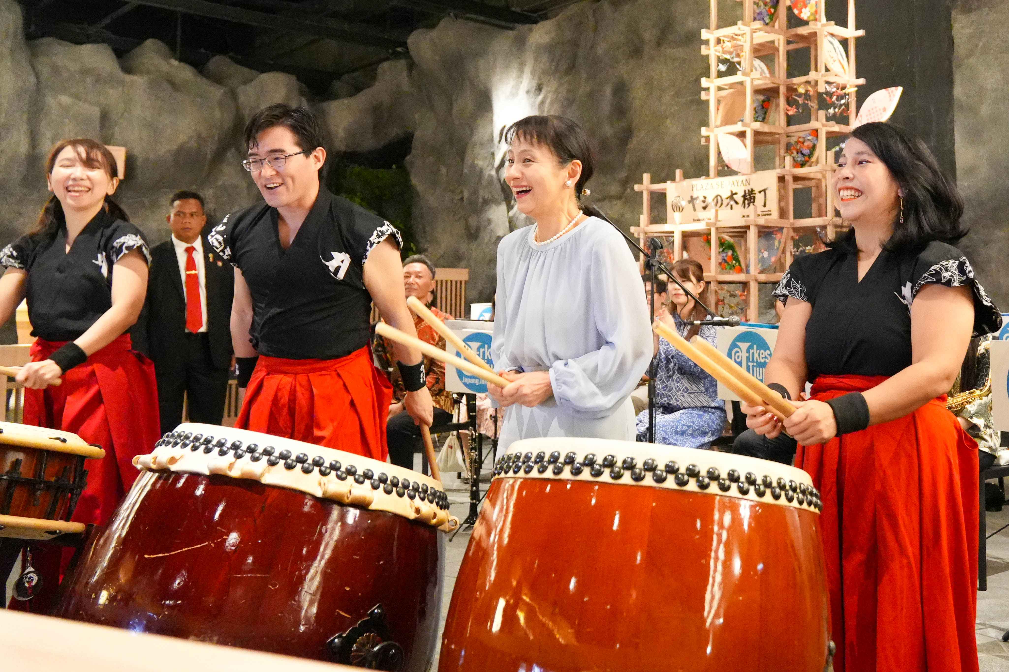 日系吹奏楽団及び和太鼓チームの演奏鑑賞１