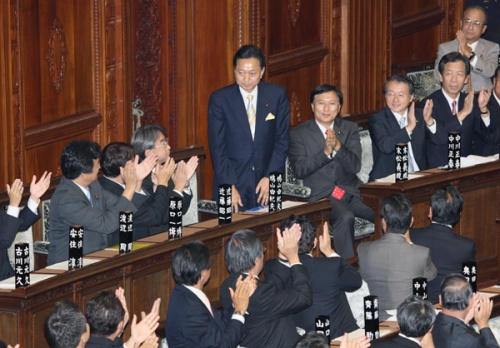 総理大臣の首班指名を受ける写真１