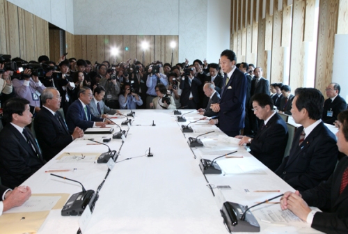 行政刷新会議であいさつする鳩山総理の写真２