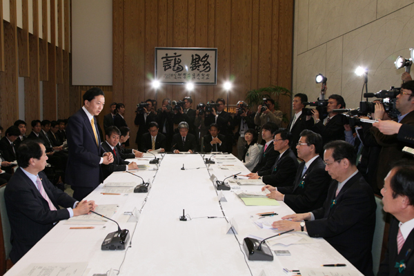 地域主権戦略会議であいさつする鳩山総理の写真１