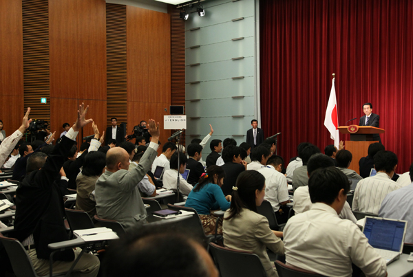 総理大臣記者会見の写真２