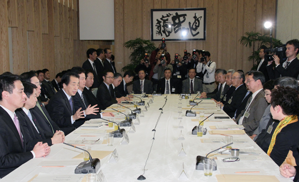 食と農林漁業の再生実現会議であいさつする菅総理２