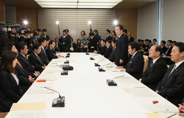 政府・与党社会保障改革検討本部であいさつする菅総理３