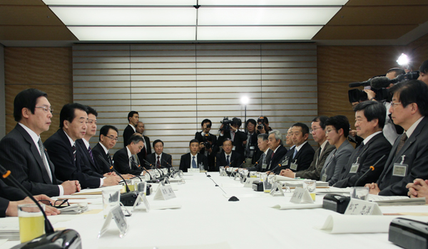 食と農林漁業の再生実現会議であいさつする菅総理１