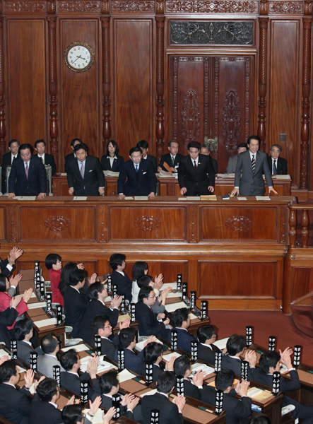 衆議院本会議で平成２３年度予算案が可決された写真２