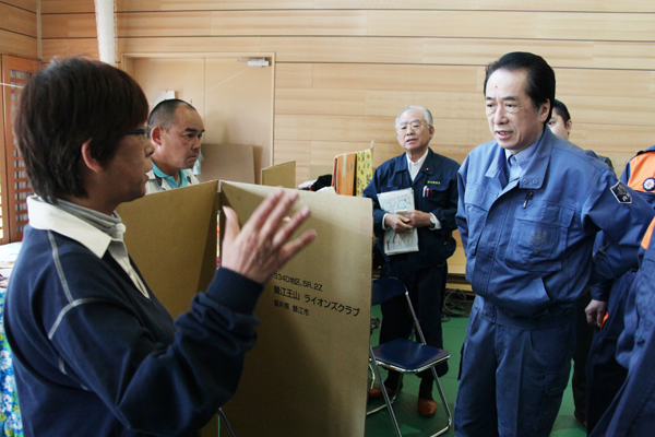 田村市の避難所を訪問する菅総理２