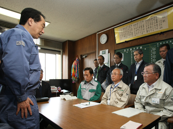 福島県双葉町の井戸川町長らと会談する菅総理２