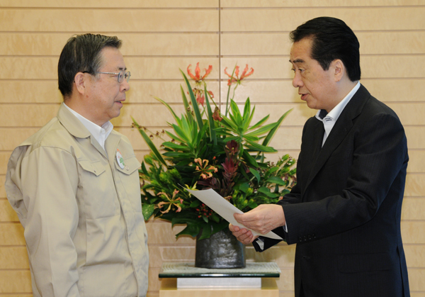 佐藤雄平知事からの要望を受ける菅総理